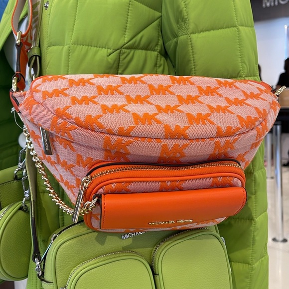 MICHAEL KORS
Maisie Large Logo 2-in-1 Sling Waist Fanny Pack Crossbody 
Poppy - Picture 14 of 16